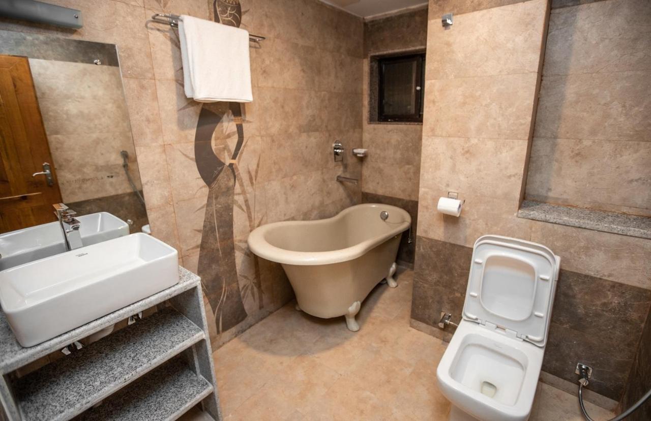 Hotel Visitors Inn , โพคารา ภายนอก รูปภาพ