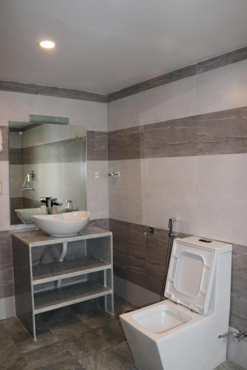 Hotel Visitors Inn , โพคารา ภายนอก รูปภาพ