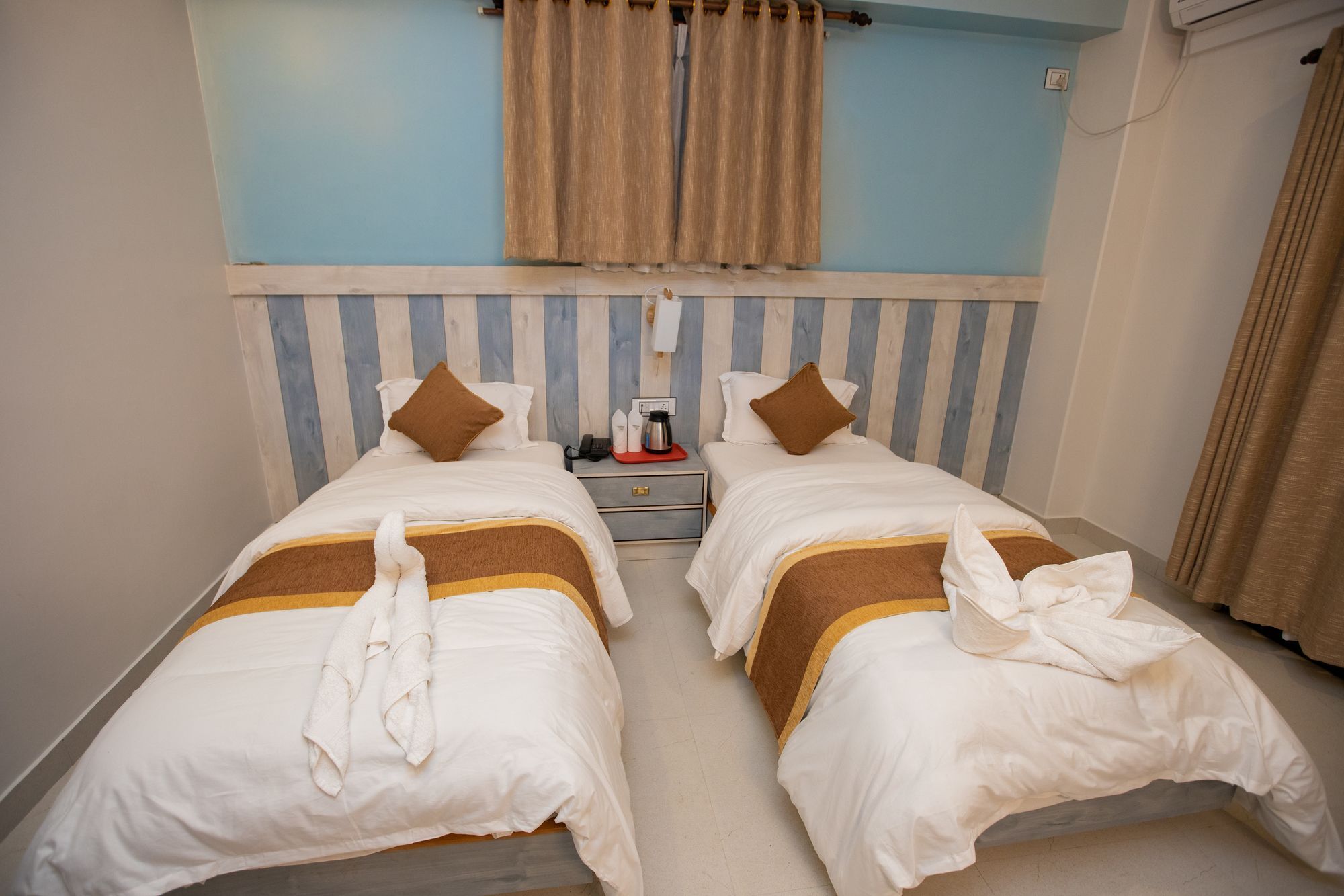 Hotel Visitors Inn , โพคารา ภายนอก รูปภาพ
